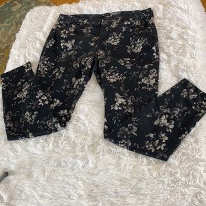 R Jeans stretchy floral black pants/jeans size 32
